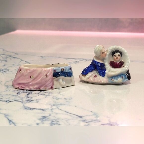 Antique Victorian Mother and Child German porcelain fairing trinket box. - Picture 7 of 10
